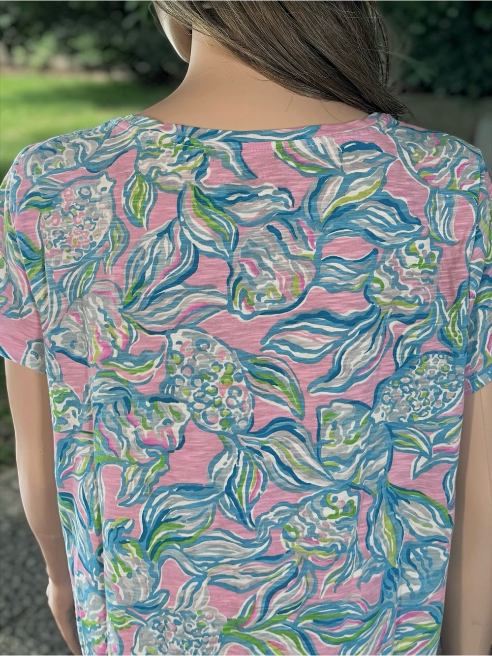 Lilly Pulitzer Fish Print V Neck Tee Size Large Pink Blue Cotton - Picture 3 of 8